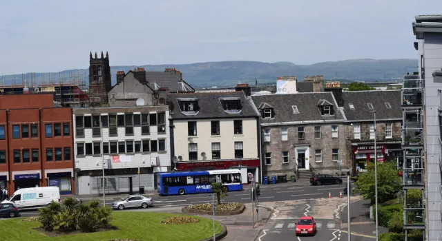 The Paisley Penthouse - Stunning View of the Abbey