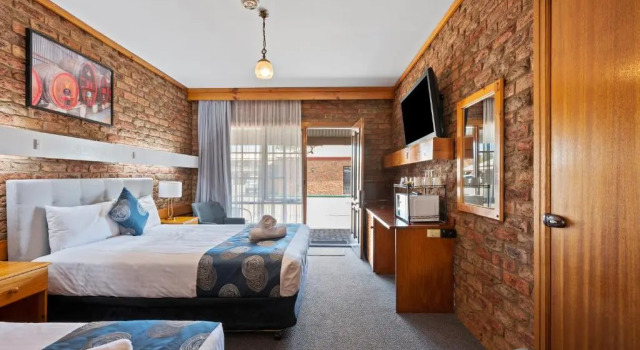 Трёхместный номер Standard The Settlement Historic Hotel