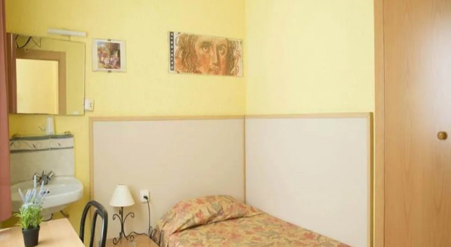 Hostal Alhambra Tarragona, Забронировать Отель Отели Таррагоны с завтраком, рядом с Provincial Traffic Headquarters, Завтраки