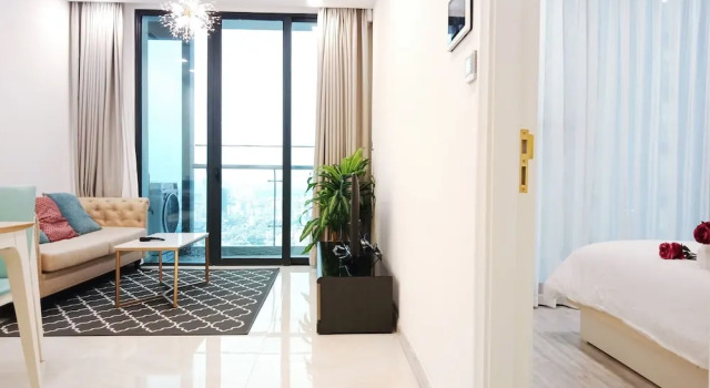 Номер Luxury c 1 комнатой с балконом и с видом на город Saigon House Vinhomes Golden River