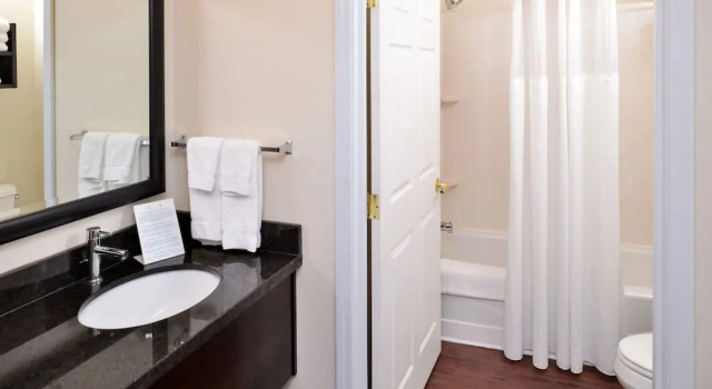 Люкс Staybridge Suites Sioux Falls at Empire Mall by IHG