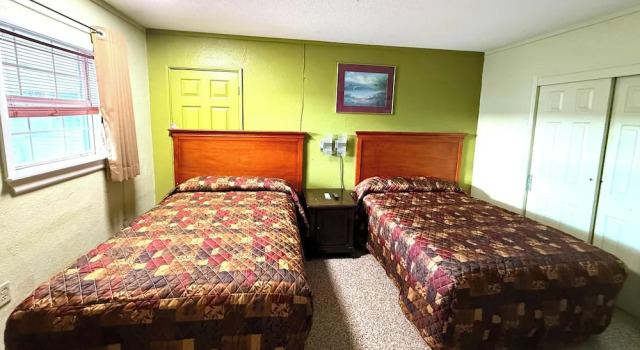 Четырёхместный номер Standard Riviera Motel Elba Near Enterprise US 84