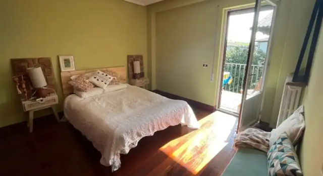 3-bed Artist Chalet Near San Sebastian, Sleeps 6, Réserver Chalet Cottages à Navarre, Cottage