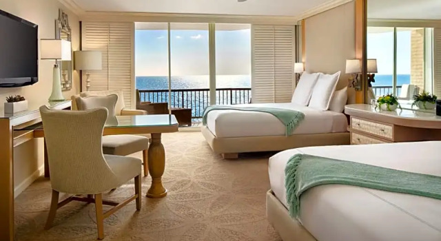 Четырёхместный номер Standard с видом на океан Surf & Sand Laguna Beach
