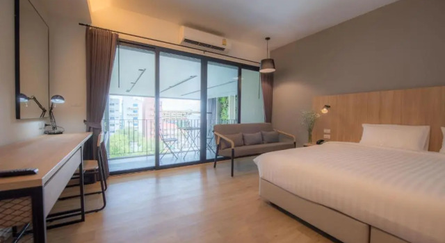 Люкс с видом на бассейн Mii Hotel Srinakarin - Sukhumvit