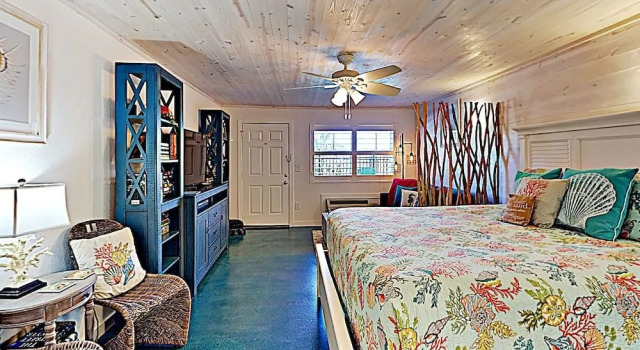 115 Sea Breeze - Salty Sea Suite 1 Bedroom 1 Bathroom Condo