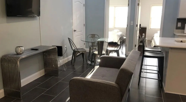 Giles Ave 6 Bedroom Gem, Забронировать Апартаменты/квартира Джерси-Сити North Jersey, рядом с Carrier Clinic