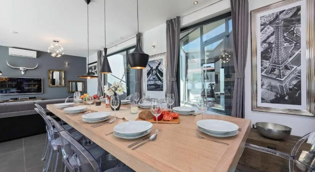 The Birdhouse, Book Hotel Farini Istria