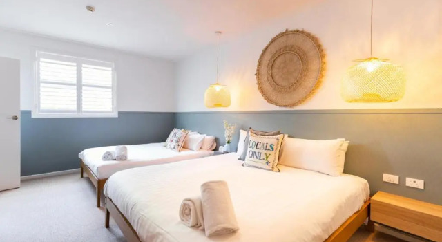 Четырёхместный номер Standard Lorne Hotel