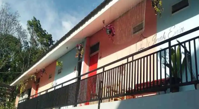Imah Enin, Rezervovat Hotel Parompong West Java