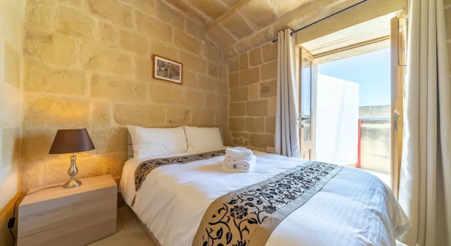 Economy Zimmer Ta' Pinu B&B