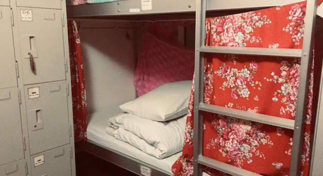 Bett im Wohnheim (Frauenwohnheim) 小艾背包客棧 Small Eye Backpacker