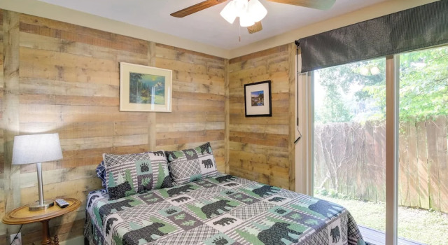 Deck & Stunning Mountain Views: Gatlinburg Home!