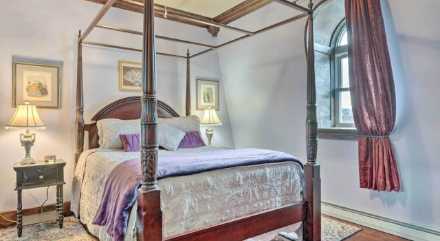 Downtown Lancaster French Victorian Gem!, Buchen Sie Hotel  