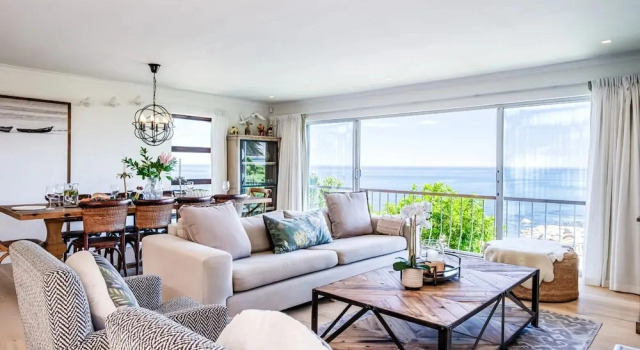 Коттедж Luxurious Camps Bay Retreat w Sea Views Rock Residence