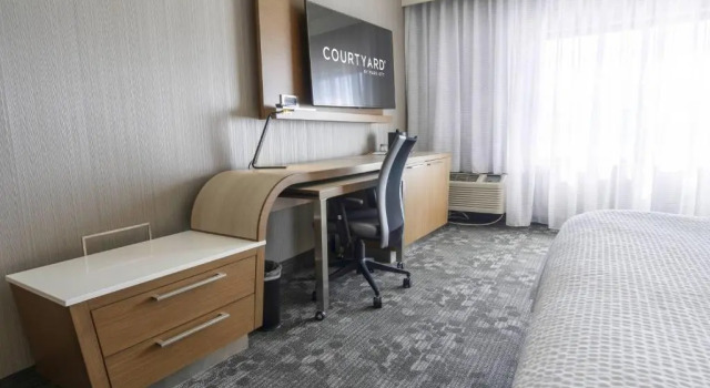 Номер Deluxe Courtyard by Marriott Cleveland Willoughby
