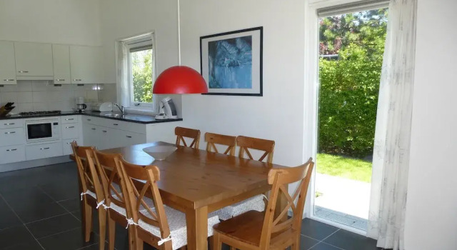 Бунгало Comfort Detached Bungalow, Perfect for Water Sports and Nature Enthusiasts