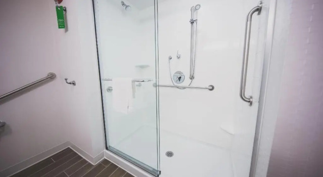 Номер Standard Hampton Inn & Suites by Hilton Bolton