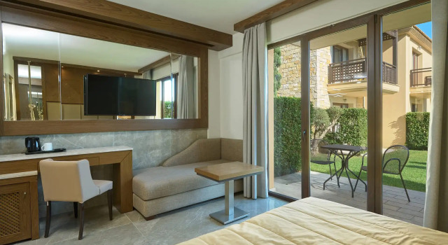 Двухместный номер с видом на сад Mediterranean Village Hotel & Spa
