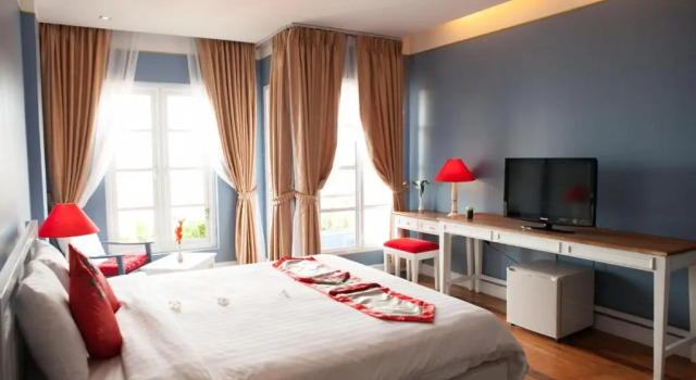 Номер Deluxe The Frangipani Royal Palace Hotel