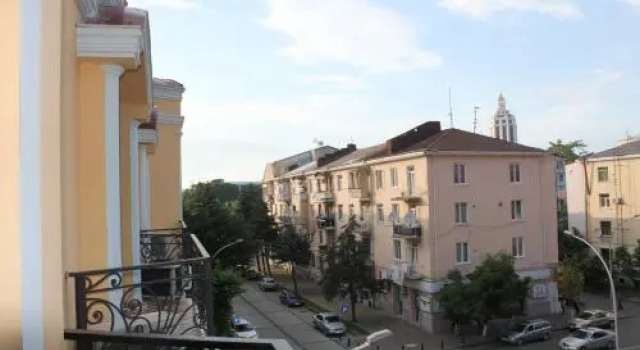 Guesthouse Abashidze 4, Забронировать Отель Отели Батуми с парковкой, рядом с Фонтан Нептуна, Парковка