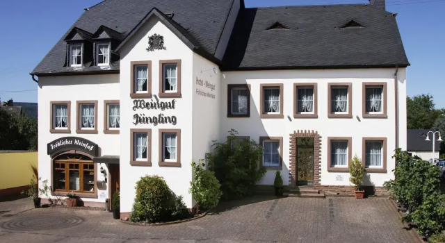 Gästehaus Weingut - Fröhliches Weinfass, Забронировать Отель Кенн Trier-Saarburg