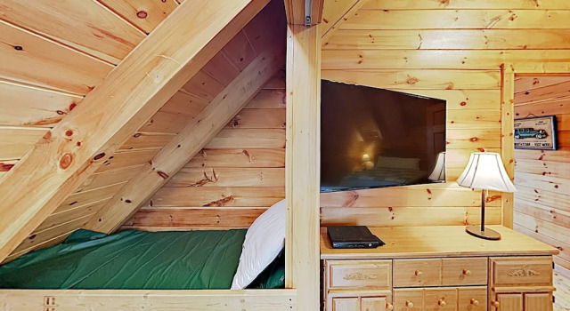 New Listing! Dollywood W/ Private Hot Tub 4 Bedroom Cabin, Забронировать Дом для отпуска Пиджен-Фордж Great Smoky Mountains National Park, рядом с Парк "Пэррот-маунтин-энд-Гарденс"