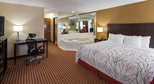 Люкс с балконом Best Western Jacksonville Inn