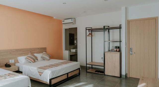 Четырёхместный семейный номер Standard с видом на город Le Cactus Hotel Ha Long