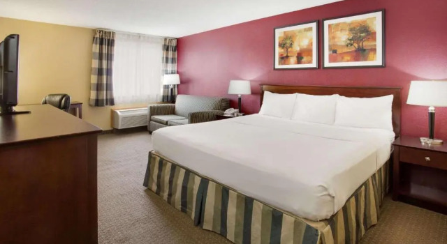 Номер Standard Ramada by Wyndham Bettendorf