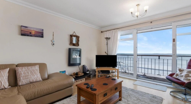 Апартаменты On The Beach - Direct Beach Access Sea Views
