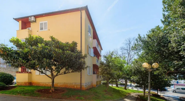 Pretty Apartment Near Golf Course