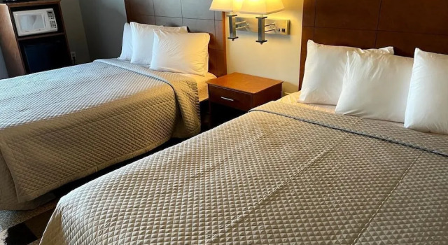 Четырёхместный номер Standard Commodore Perry Inn and Suites