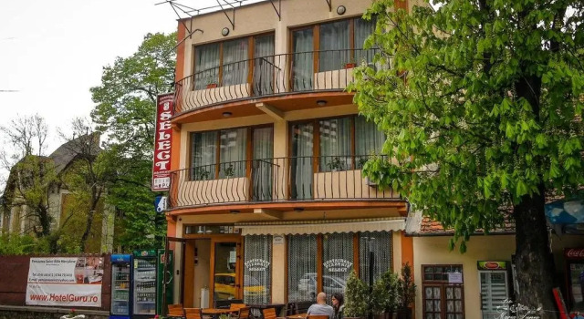 Pension Select, Rezerwuj Hotel Hotele w Carpathians - Romania z parkingiem, Parking