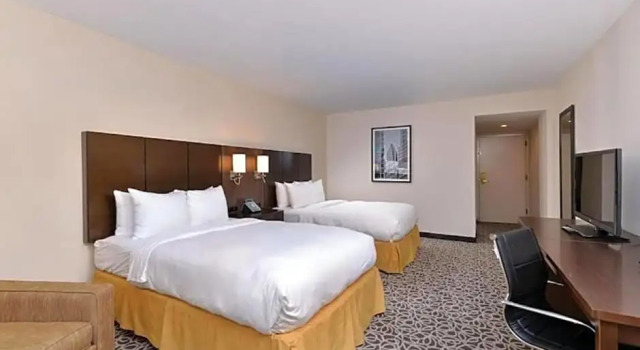 Четырёхместный номер Standard с балконом Radisson Hotel Atlanta Northwest