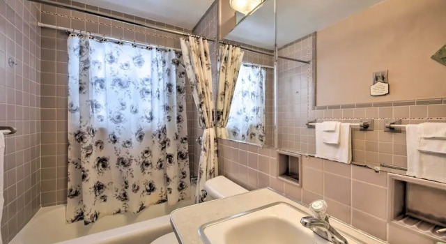 Коттедж Riverfront Retreat ~ 4 Mi to Downtown Milwaukee!