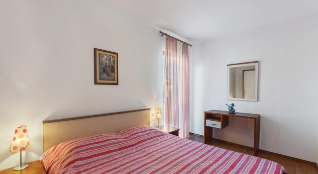 Stunning Home in Pula With Wifi and 5 Bedrooms, Rezervovat Hotel Hotely v Veli Vrh s parkováním, Parkování