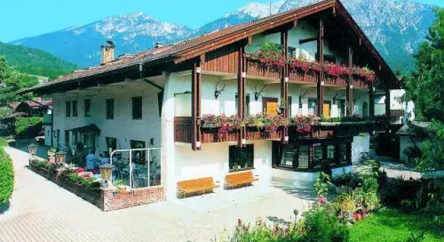 Hotel-Restaurant Karlsteiner Stuben, Varaa Hotelli Hotellit Baijeri pysäköinnillä, Pysäköinti