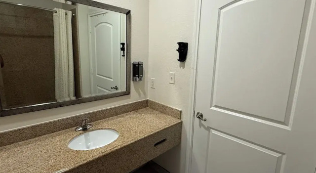 Номер Economy Crystal Inn - Garth Rd