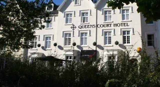 Superior suite The Queens Court Hotel