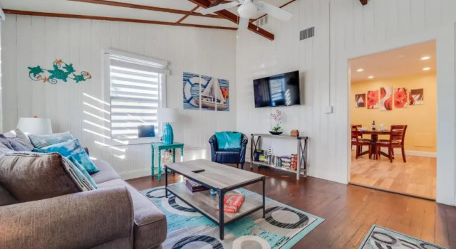 Beach Chairs, Good Kitchen, Strong Wifi on 14th Ave, Забронировать Апартаменты/квартира Отели Форт-Лодердейл с парковкой, Парковка