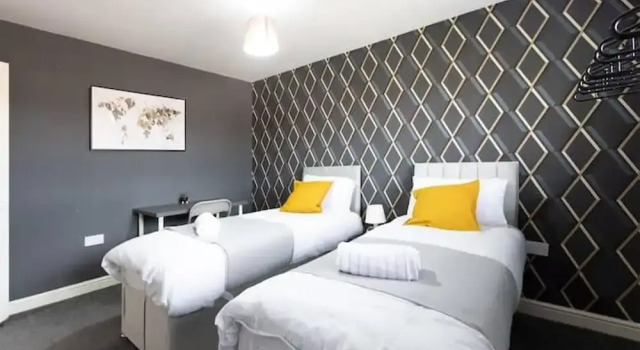 Huge Home,sleeps 12, Private Parking, Pets ok, Забронировать Отель Отели Англии 3 звезды, 3*