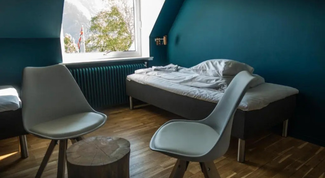 Трёхместный номер Trolltunga Hotel