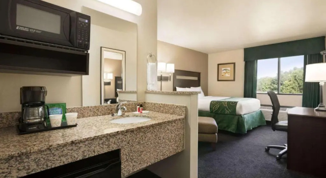 Четырёхместный номер Standard Travelodge by Wyndham Brunswick near Fredrick