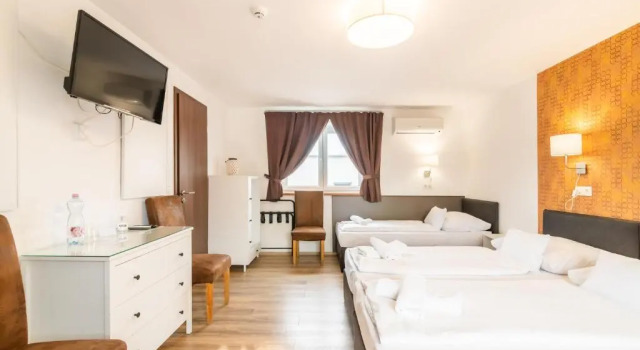 Четырёхместный номер Standard 171 Hotel Hegyeshalom