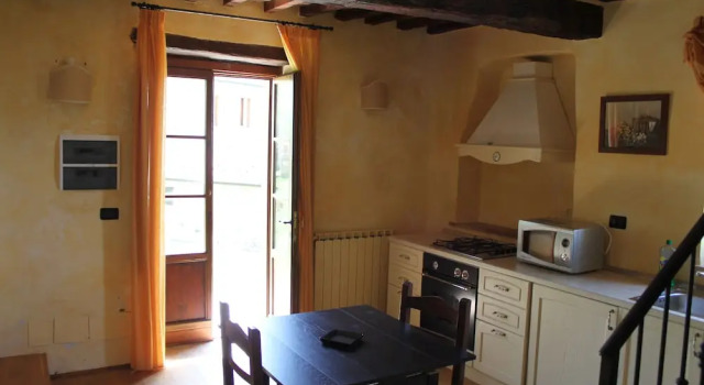 Borgo Fastelli - House in historical Borgo in Tuscany - Sambuco, Забронировать Отель Сартеано Val di Chiana
