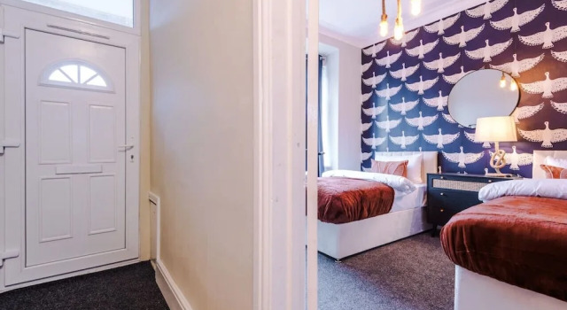 Salford Sanctuary 5 Bed House, Забронировать Отель Солфорд Манчестер, рядом с Королевский госпиталь в г. Солфорд
