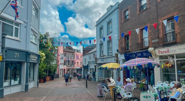 Коттедж 74 Granville Road in Cowes