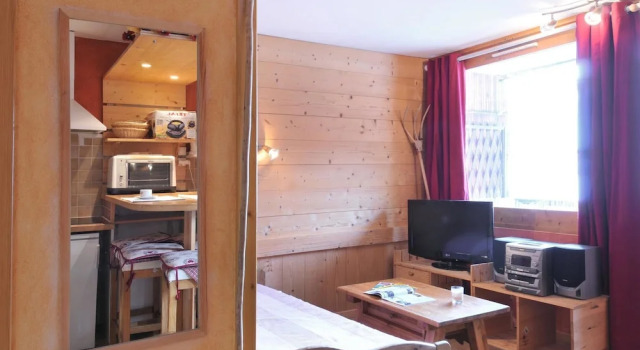 Residence Saintjacques Two Roomed Apartment in the Resort Center for 4 People of 28m2 Sj04, Prenota Appartamento Macot-la-Plagne 
