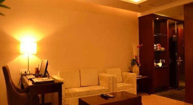 Lianyungang Century Fate International Hotel, Book Hotel Hoteller i Lianyungang med parkering, Parkering